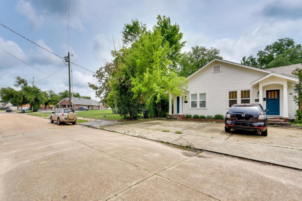 Charming Charles Vacation With Yard Apartment *