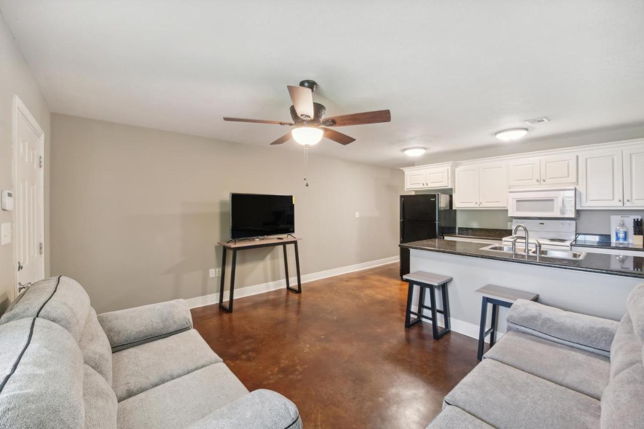 Lovely Charles Duplex In Location! Lake Charles