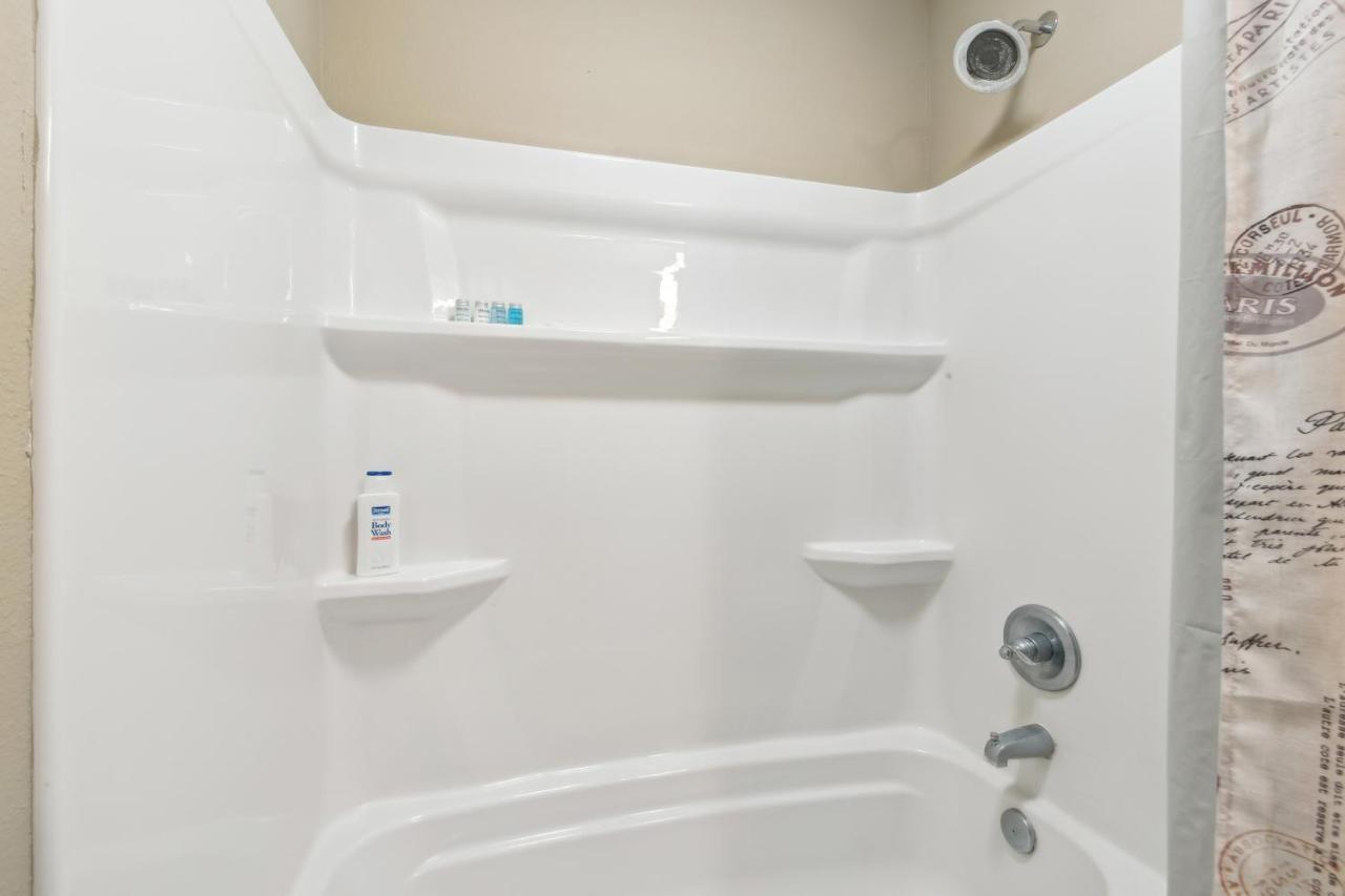 Lovely Charles Duplex In Location! Apartment