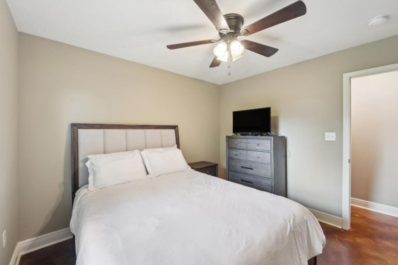 Lovely Charles Duplex In Location!