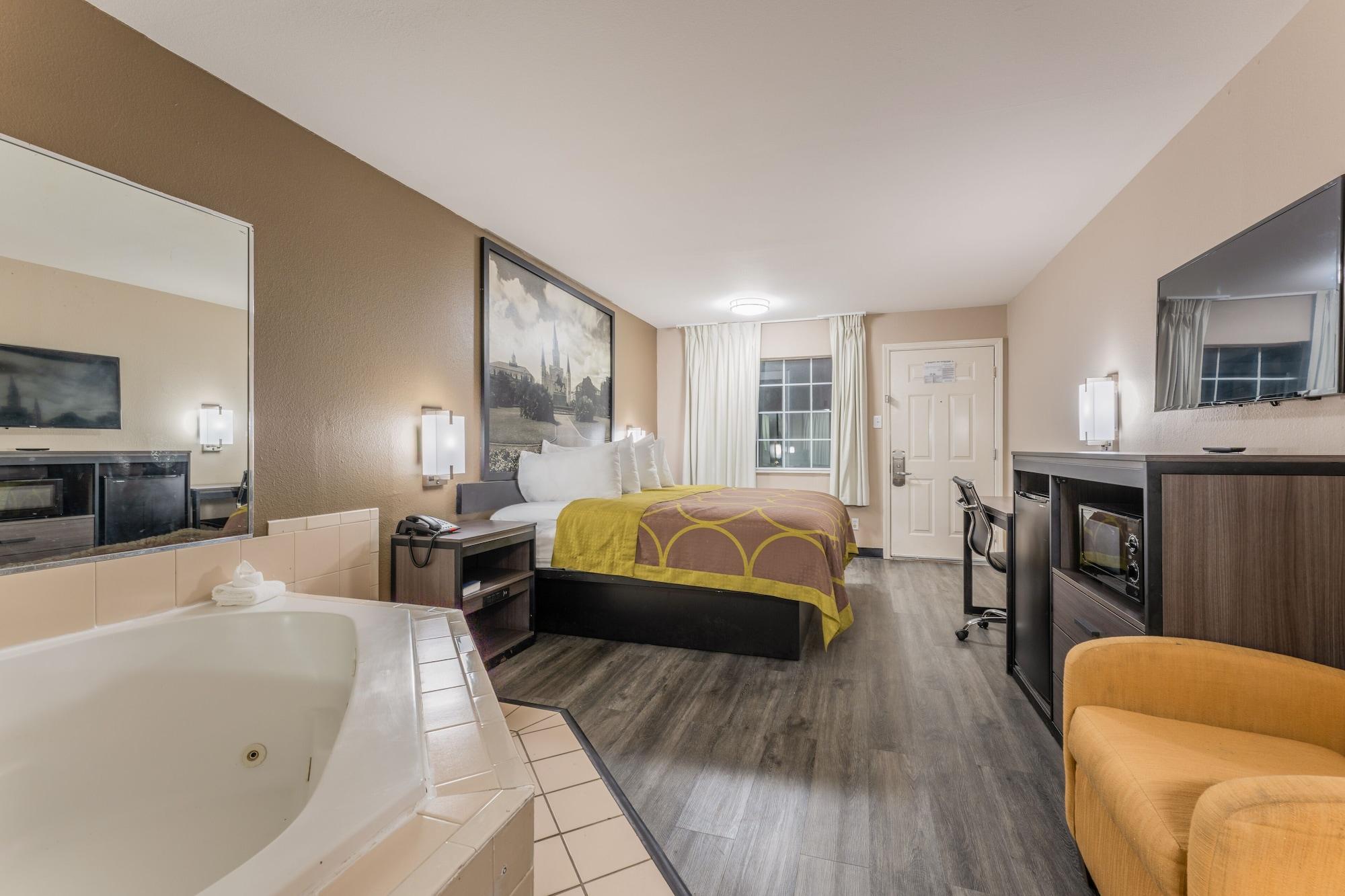Hotel Super 8 By Wyndham Charles Northeast 3*