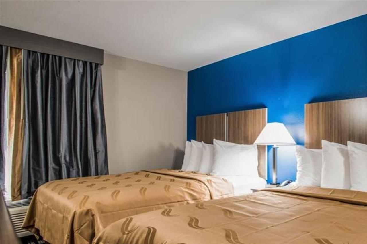 Hotel Quality Suites Lake Charles Downtown 3*