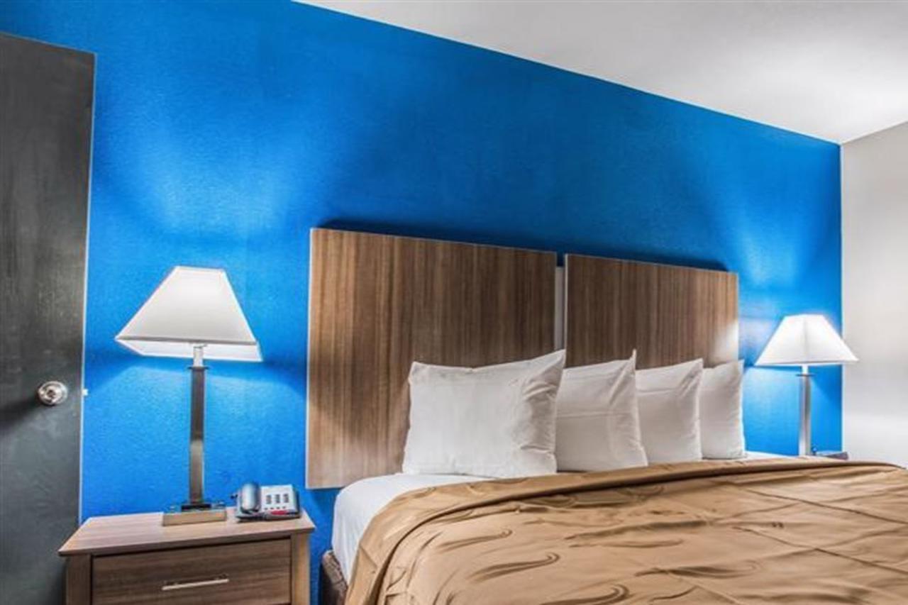 Quality Suites Lake Charles Downtown 3*