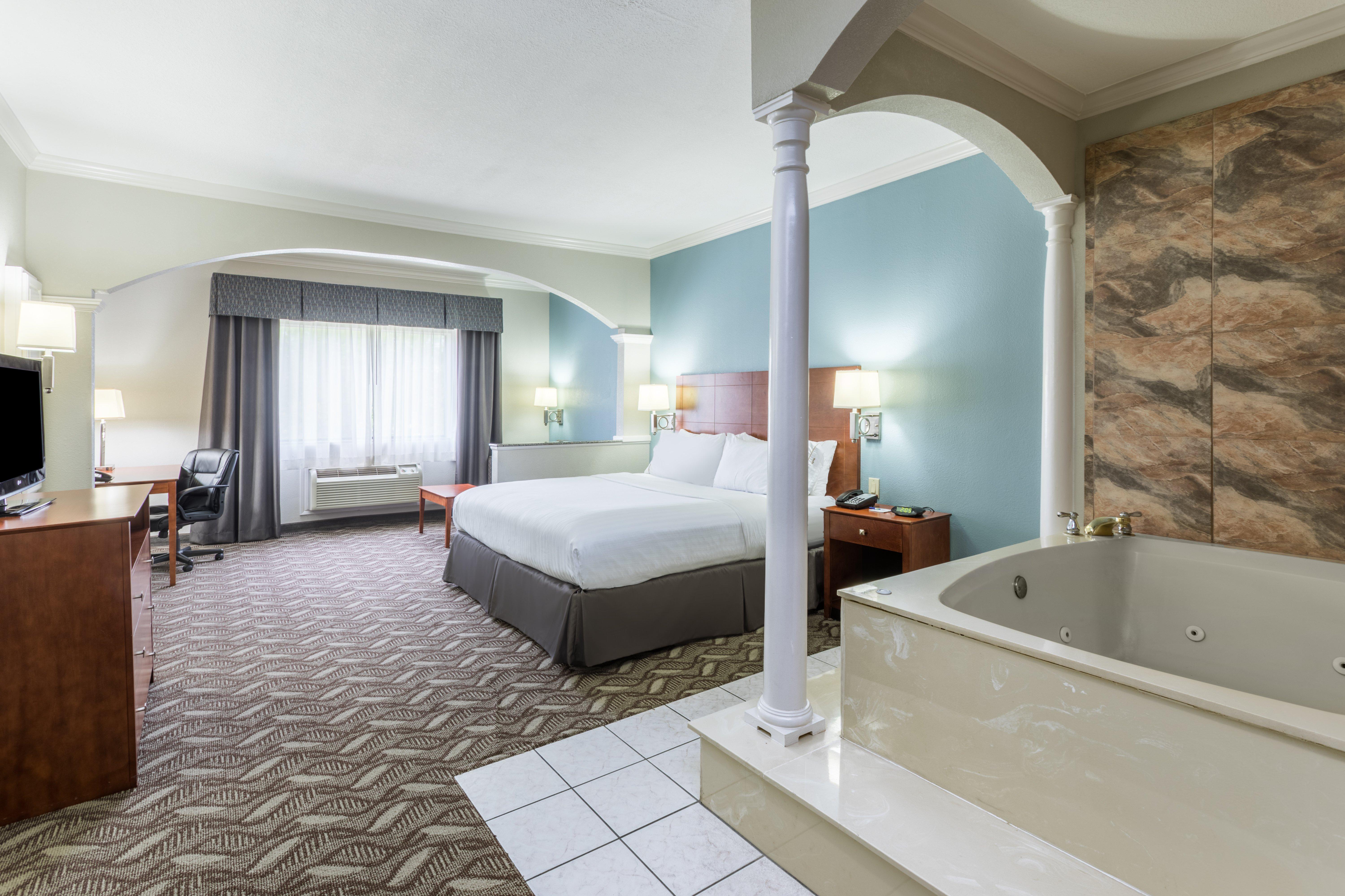 Express And Charles By Ihg Hotel