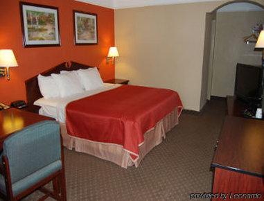 Howard Johnson By Wyndham Historic Charles Hotel Lake Charles