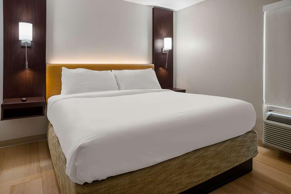 Hotel Quality Suites Lake Charles Downtown