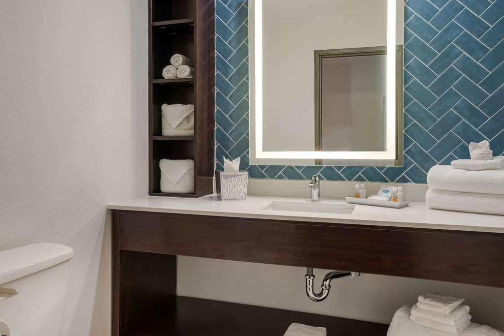 Hotel Quality Suites Lake Charles Downtown