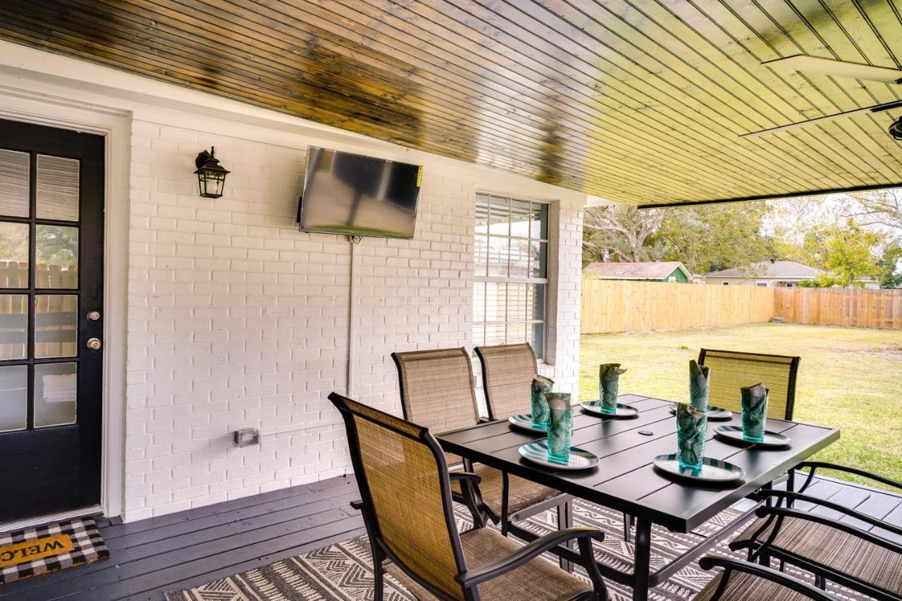 Charles With Gas Grill And Fenced-in Yard! *