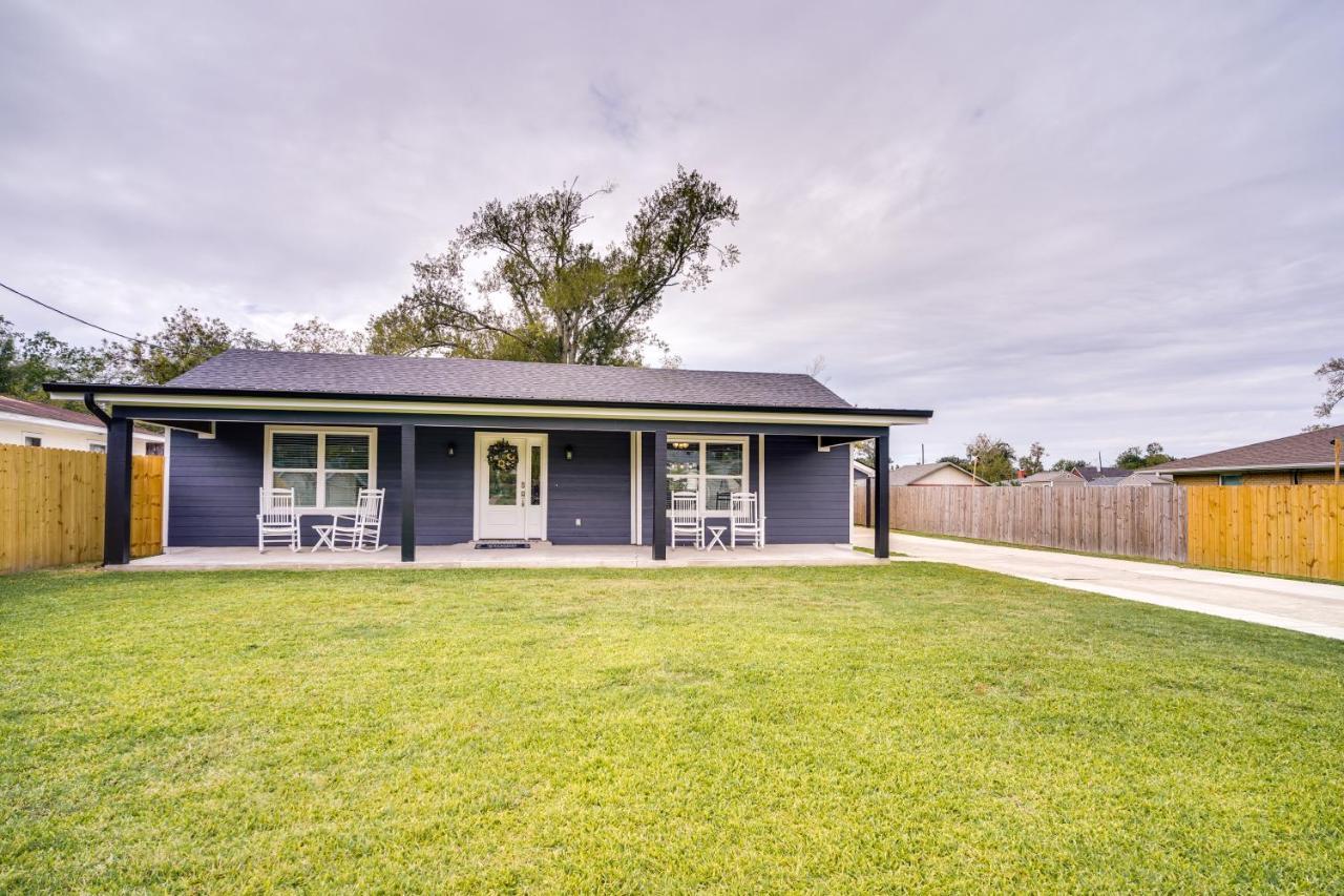 Charles With Gas Grill And Fenced-in Yard!