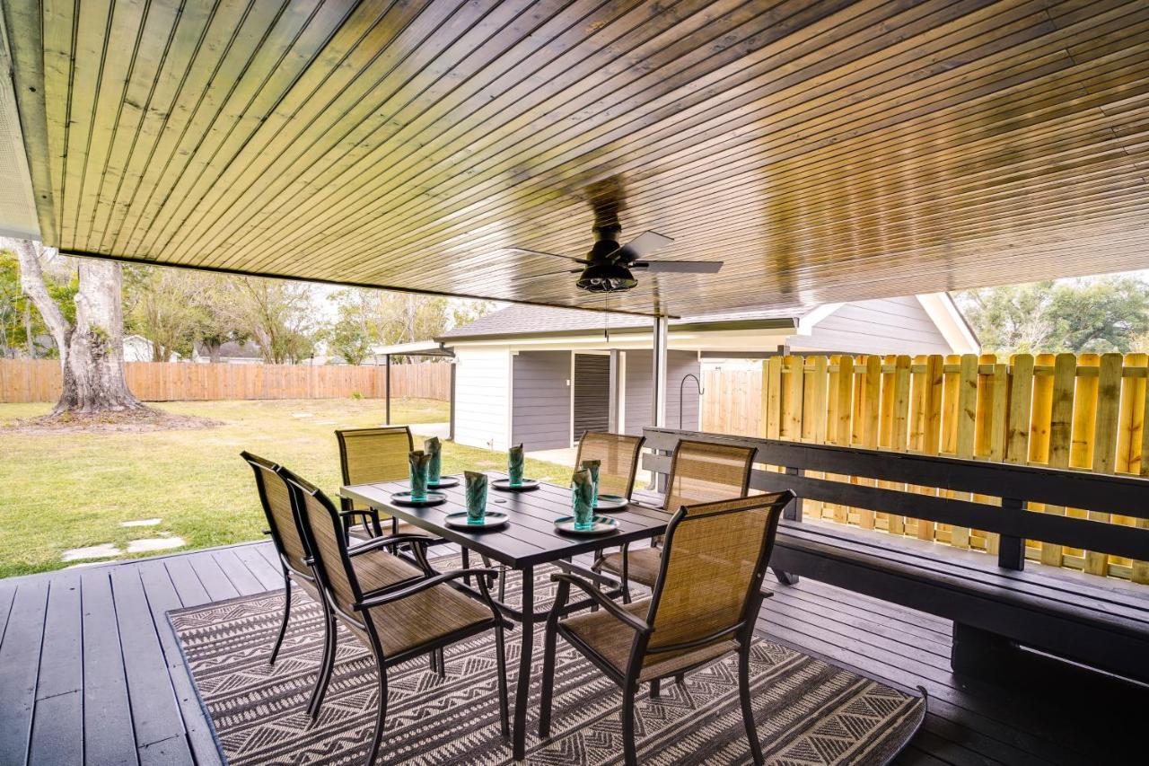 Charles With Gas Grill And Fenced-in Yard! Holiday home *
