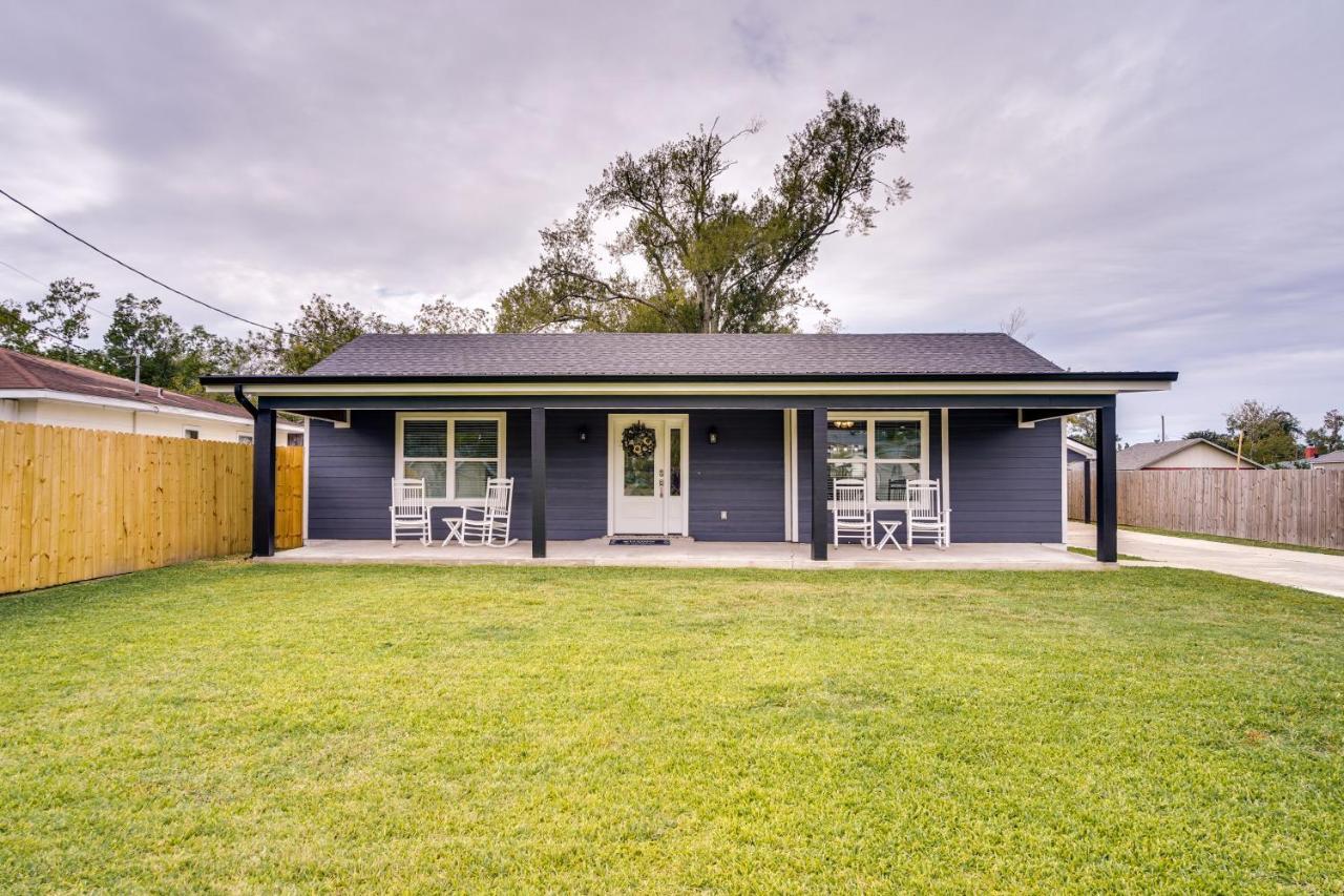 Charles With Gas Grill And Fenced-in Yard! Lake Charles