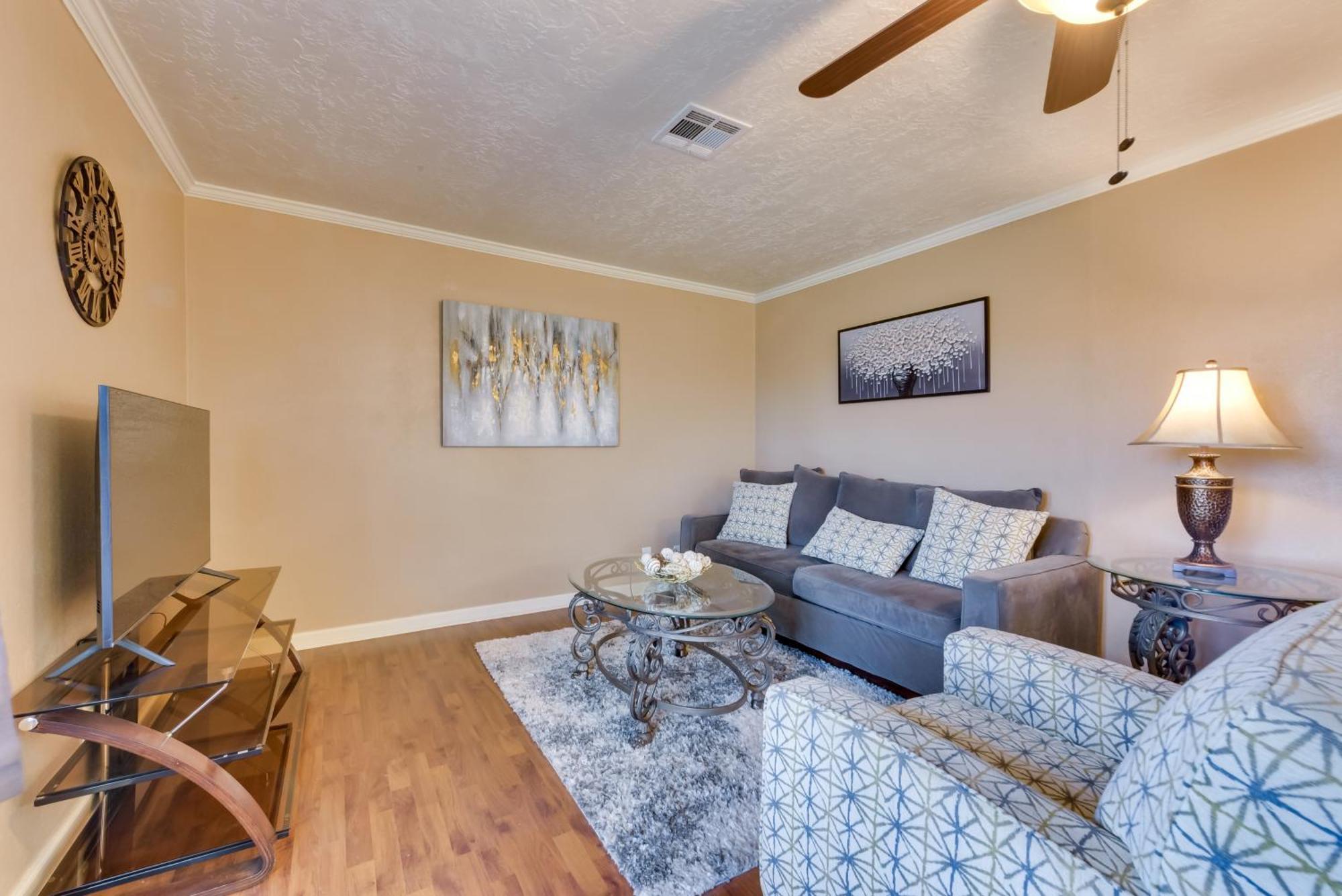 Charming Charles 2 Mi To Lake! * Lake Charles