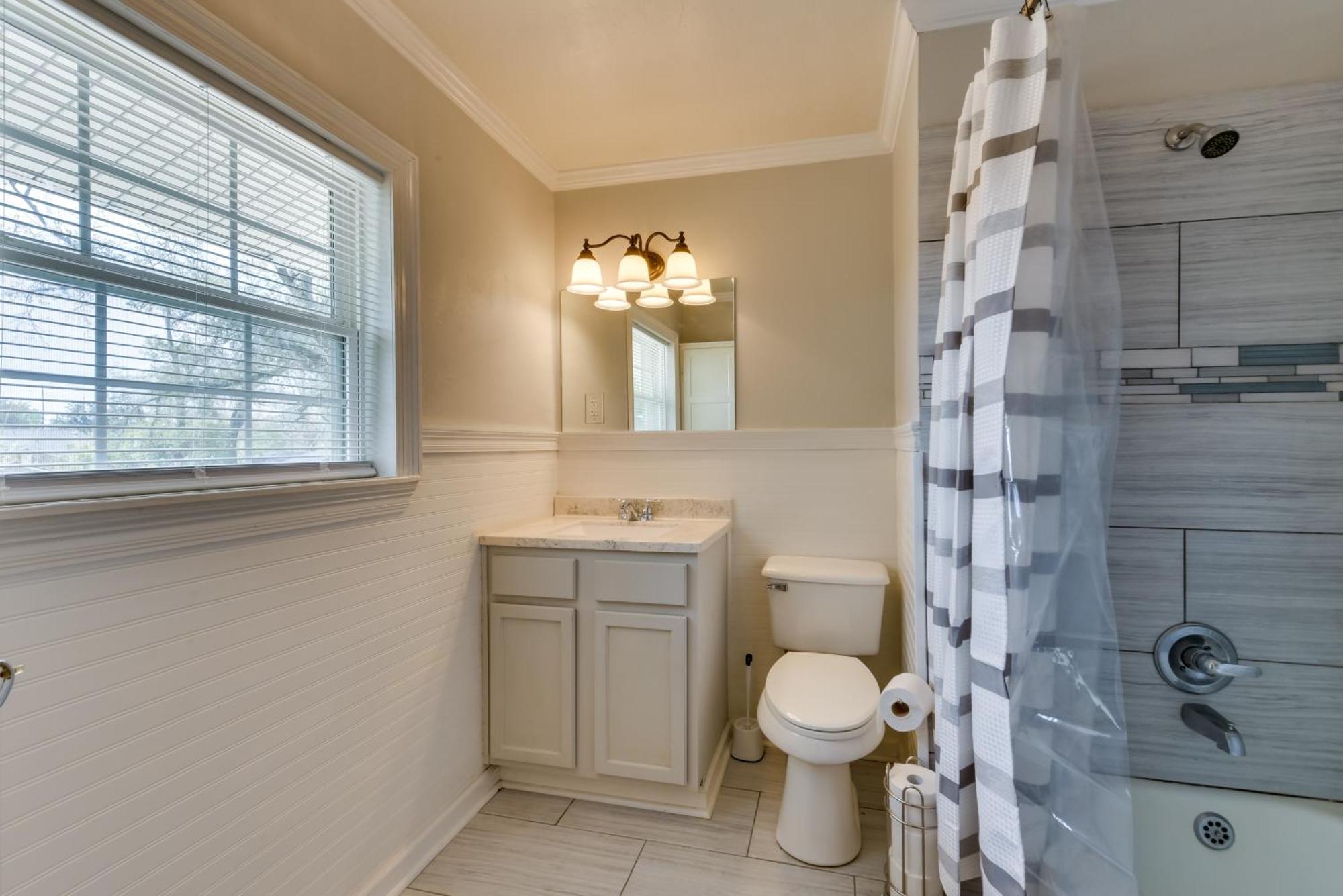 Apartment Charming Charles 2 Mi To Lake! Lake Charles