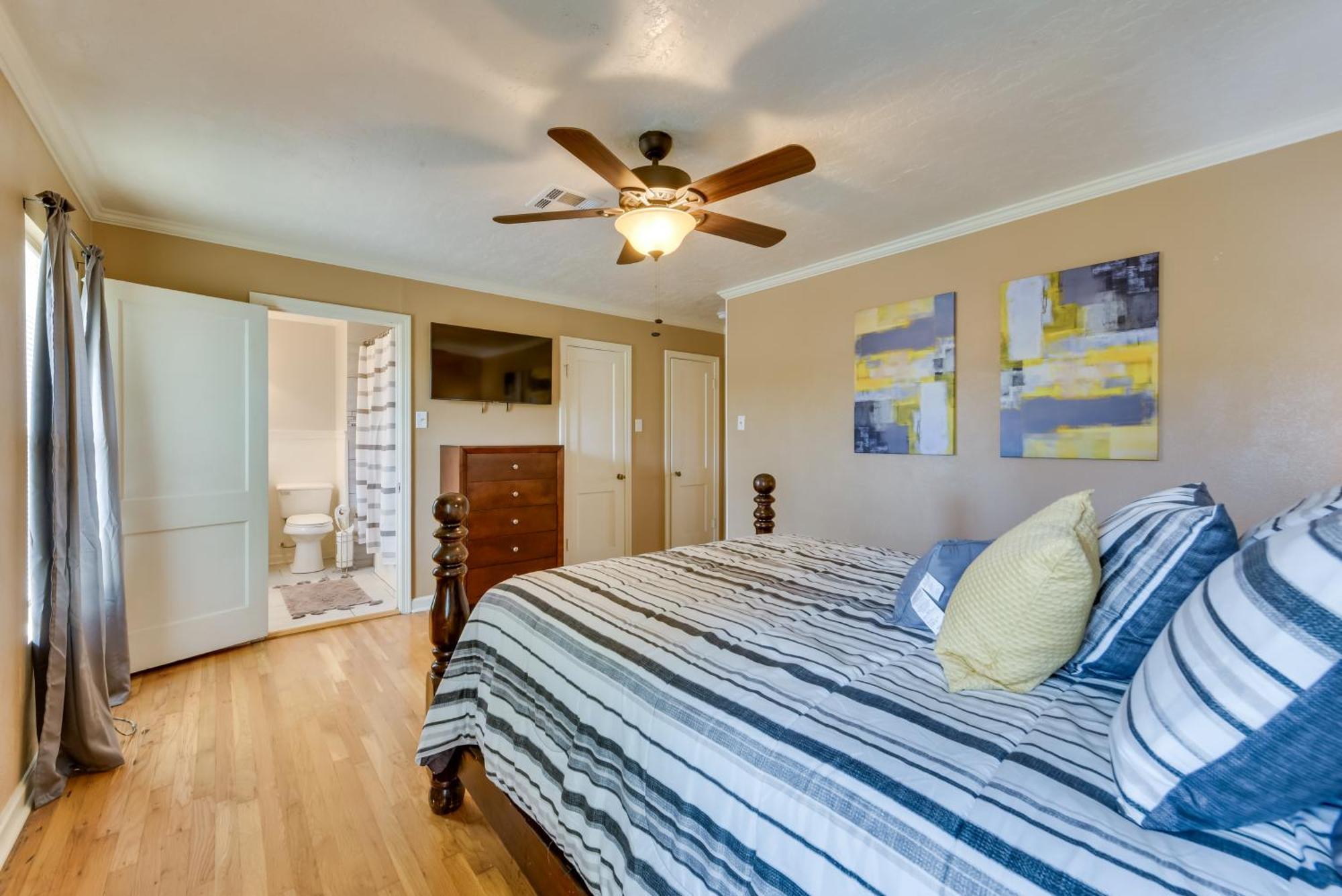 Charming Charles 2 Mi To Lake! Apartment *