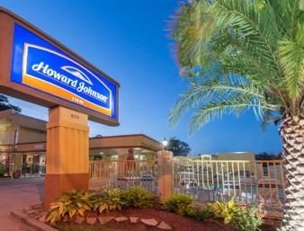 Howard Johnson By Wyndham Historic Charles Lake Charles