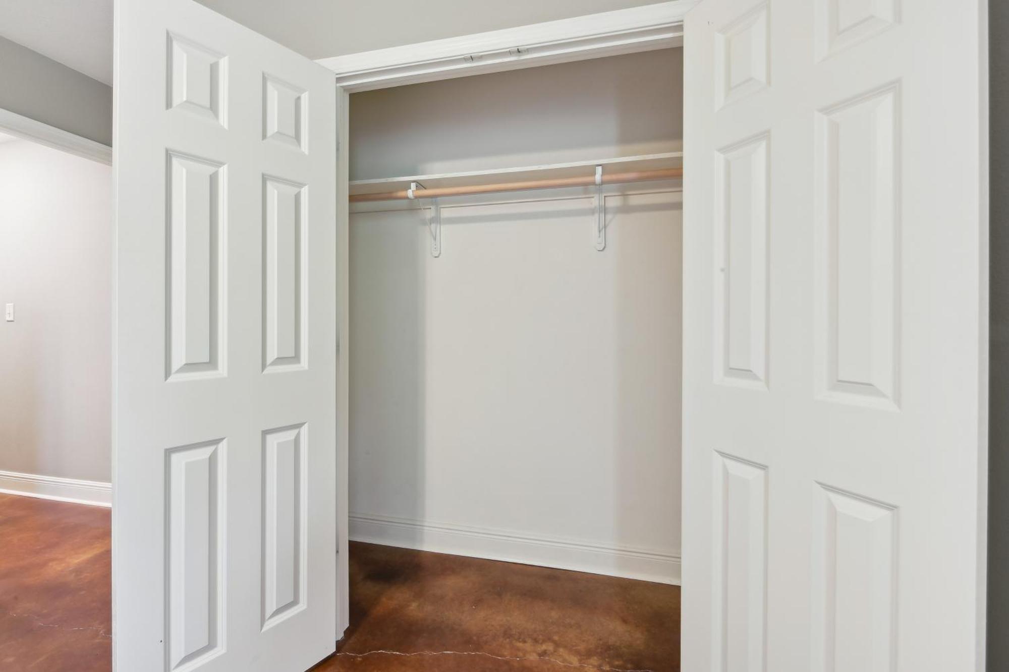 Lovely Charles Duplex In Location! Apartment