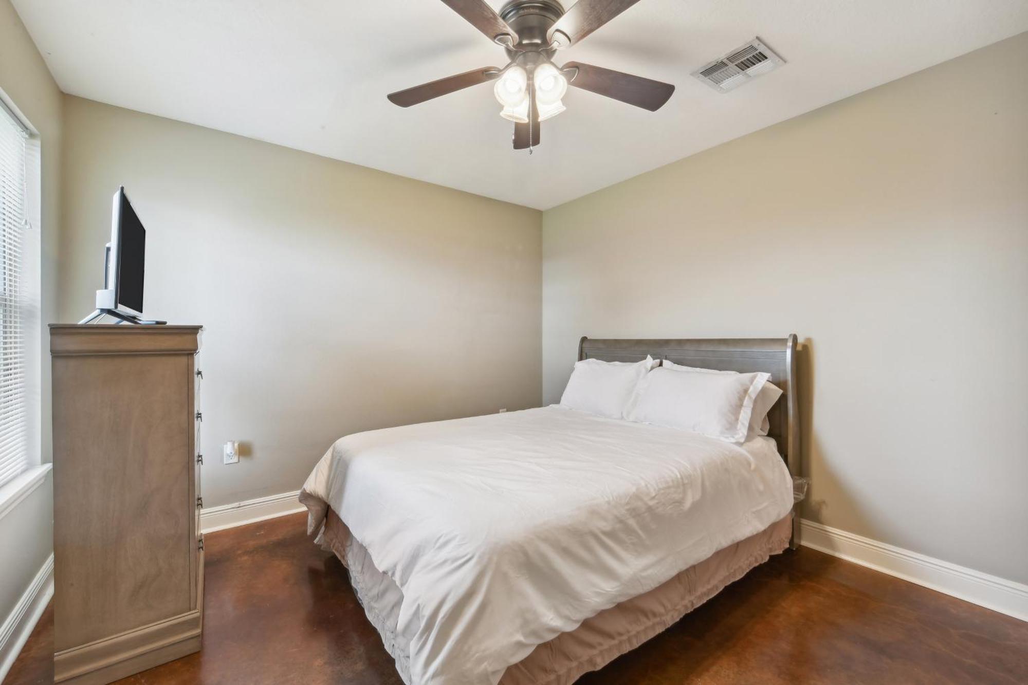 Lovely Charles Duplex In Location! *