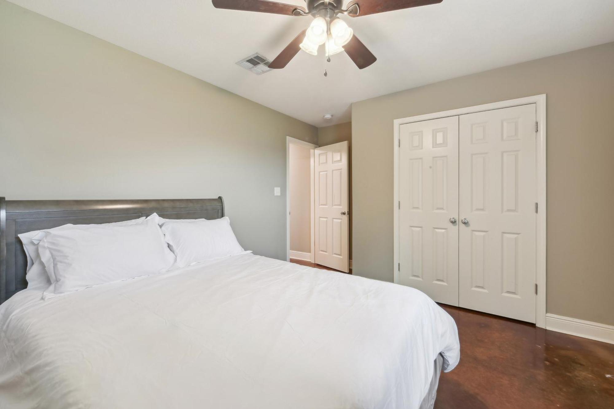 Lovely Charles Duplex In Location! Lake Charles