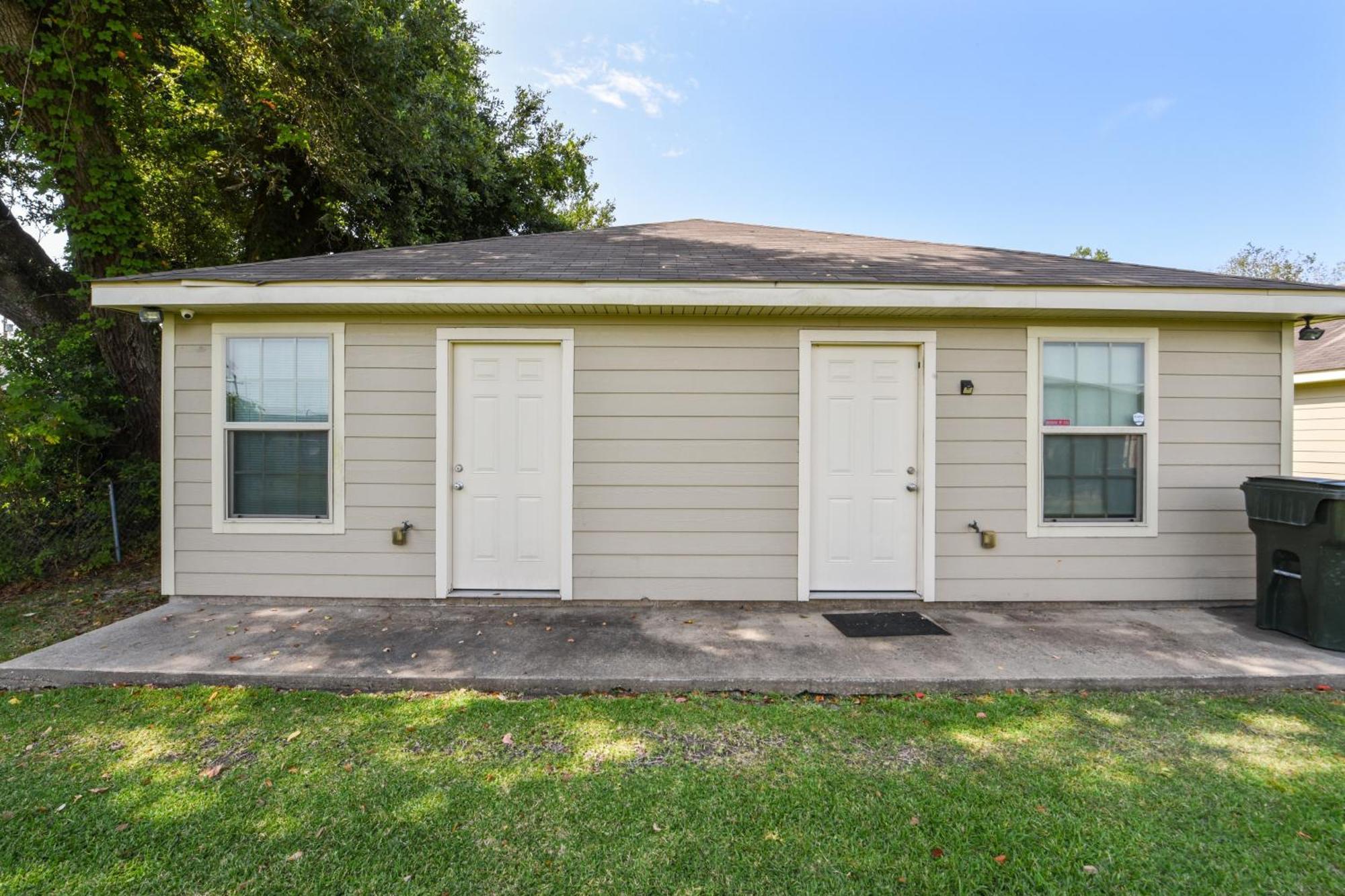 Apartment Lovely Charles Duplex In Location!