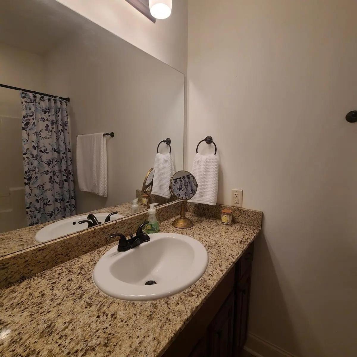Cozy Townhouse Near Casinos & Prien Lake Park