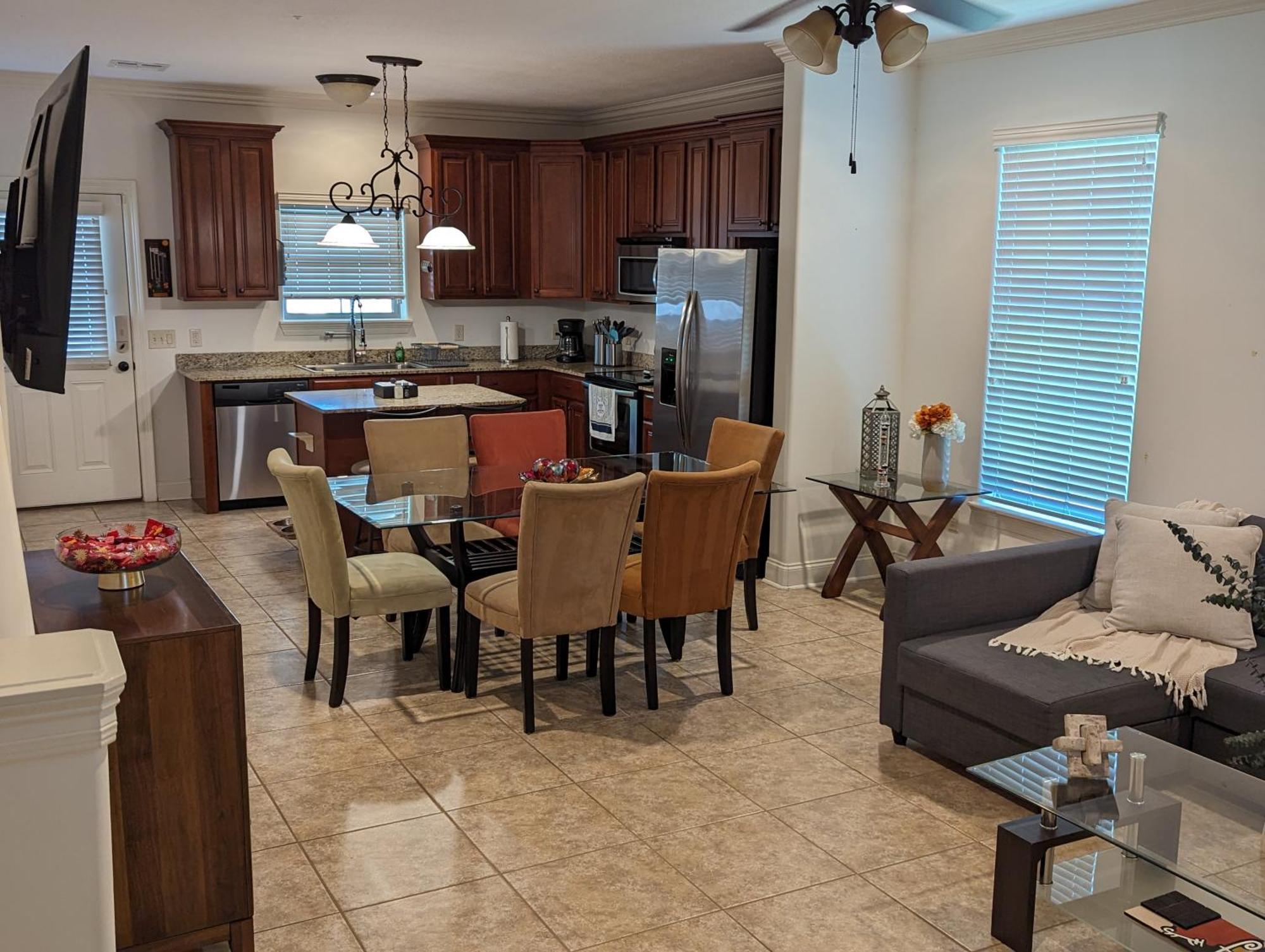 Cozy Townhouse Near Casinos & Prien Lake Park Holiday home
