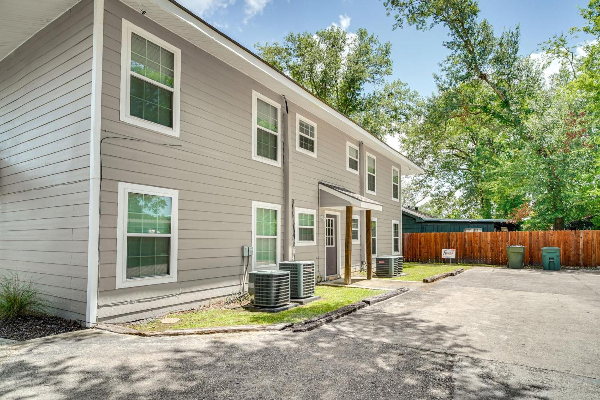 Charming Charles 2 Mi To Lake! Apartment Lake Charles