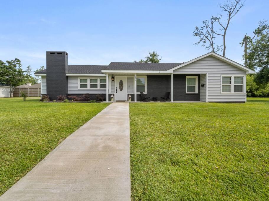 Beautiful 3 Bedroom Lake Charles