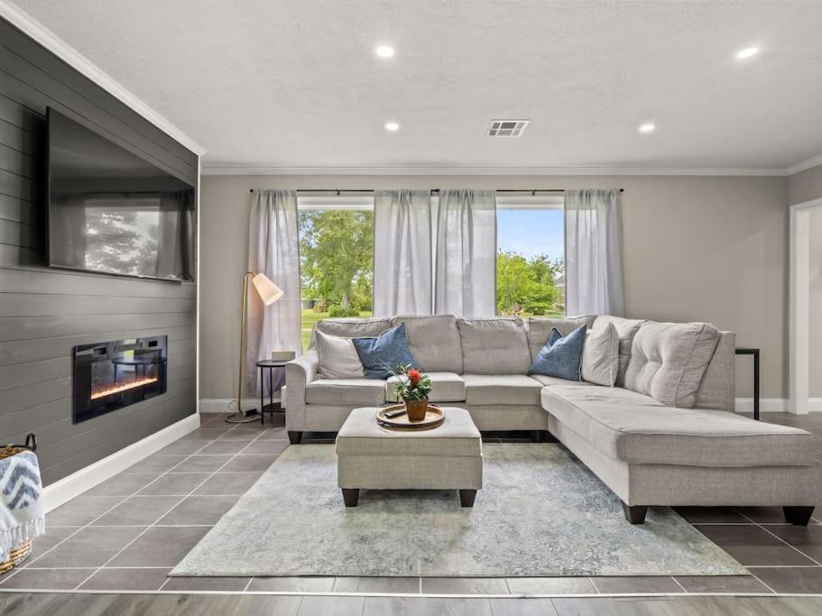 Beautiful 3 Bedroom Lake Charles