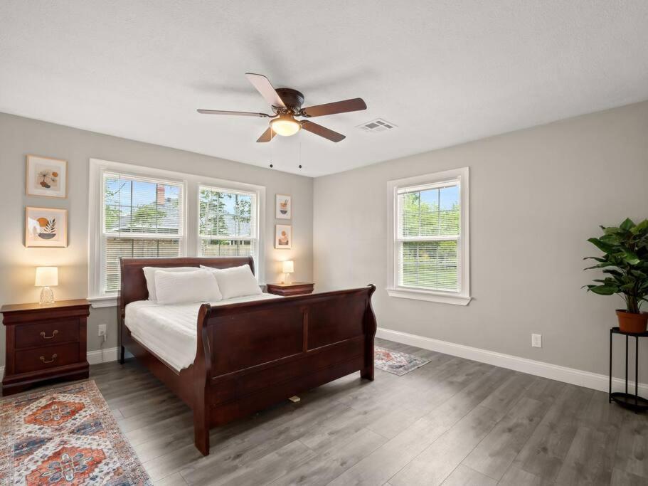 Beautiful 3 Bedroom Lake Charles