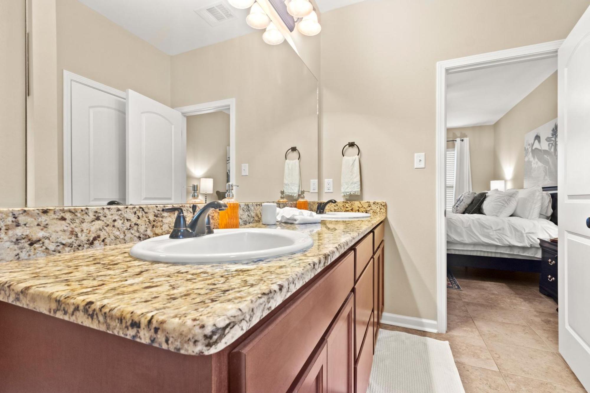 Holiday home 3br Retreat Plush Beds High-speed Wi-fi Lake Charles