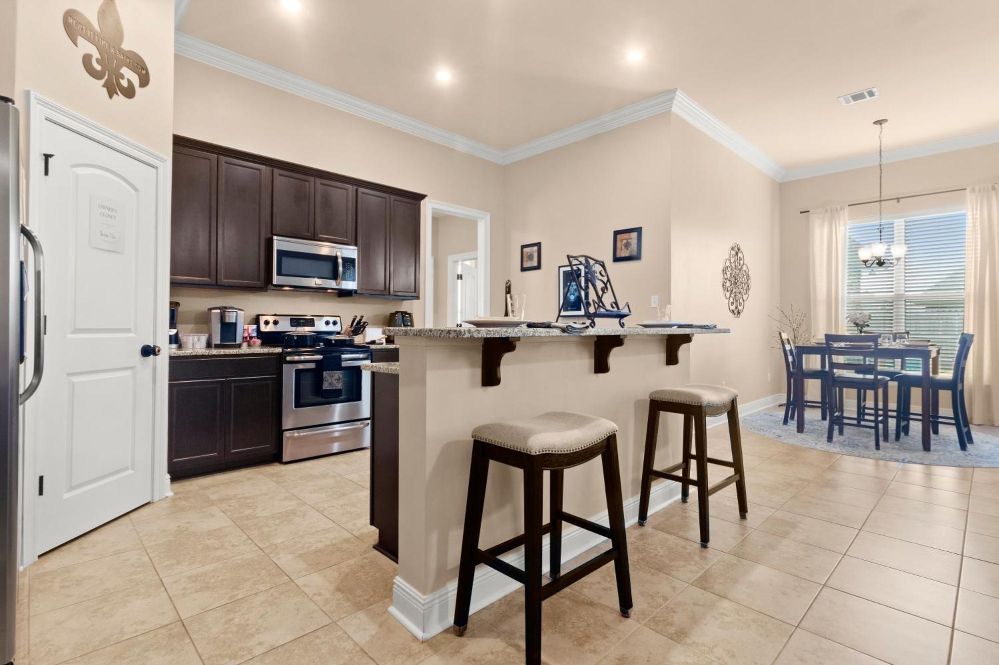 Tailored For Working Professionals At Thibs Crib * Lake Charles