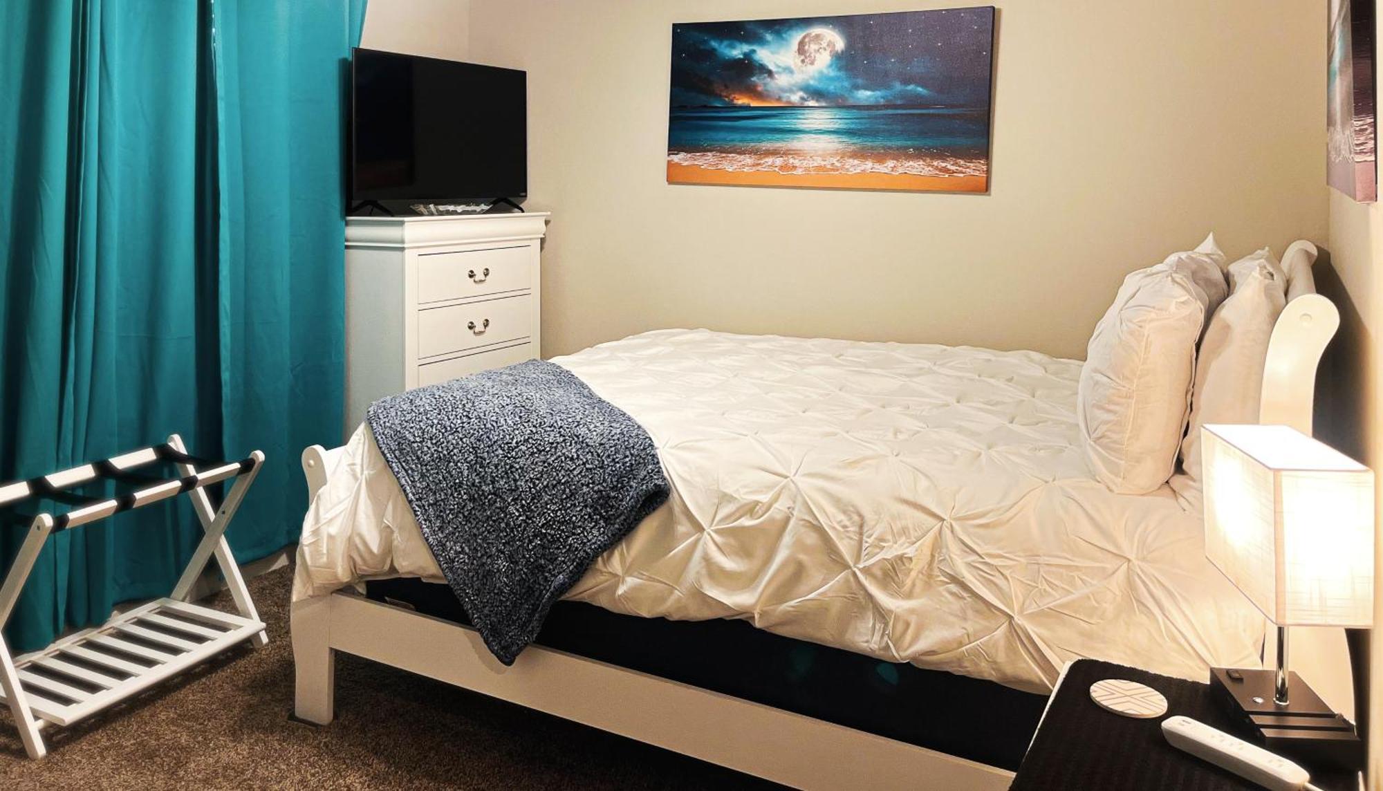 2 King Beds & Private Office Space Lake Charles