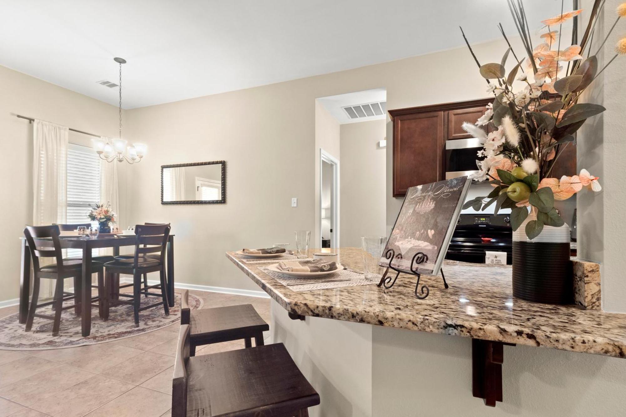 Petfriendlymid-term Stays2king Beds&desk Holiday home Lake Charles