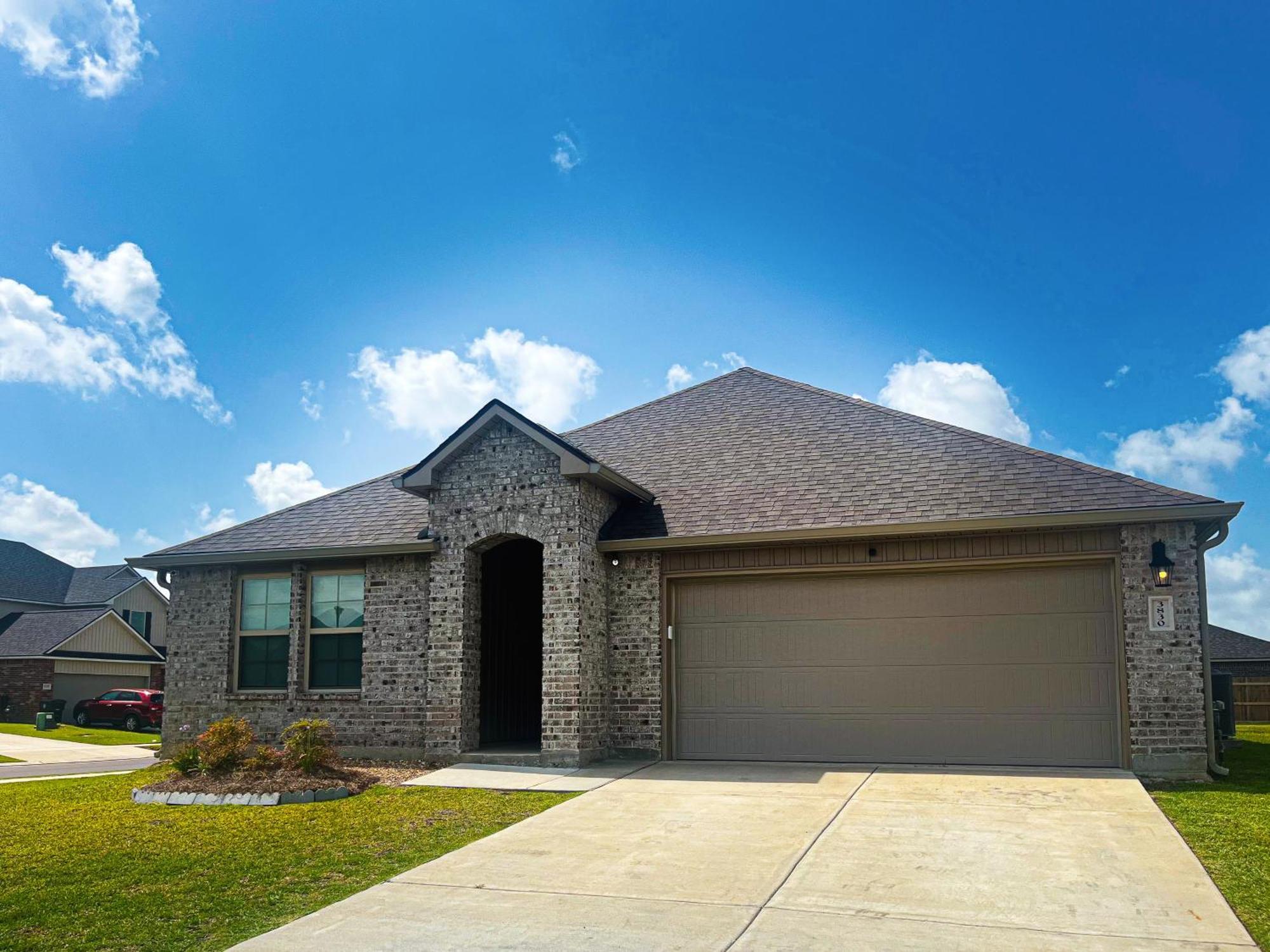 2 King Beds & Private Office Space * Lake Charles