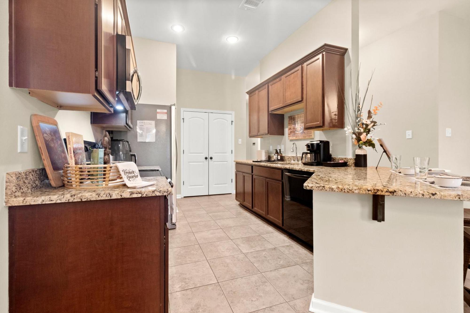 Petfriendlymid-term Stays2king Beds&desk Holiday home Lake Charles