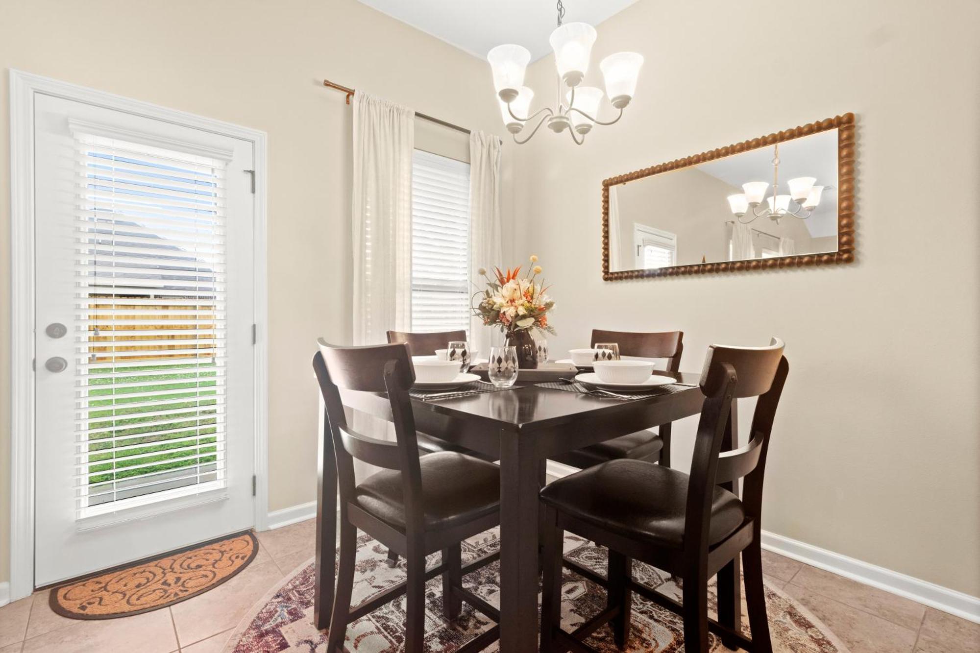 Petfriendlymid-term Stays2king Beds&desk Holiday home Lake Charles