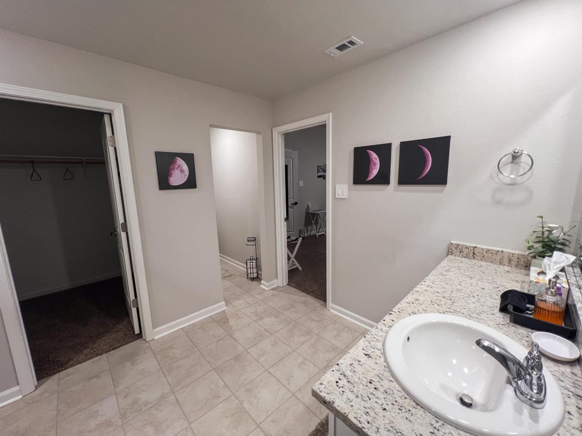Holiday home 2 King Beds & Private Office Space Lake Charles