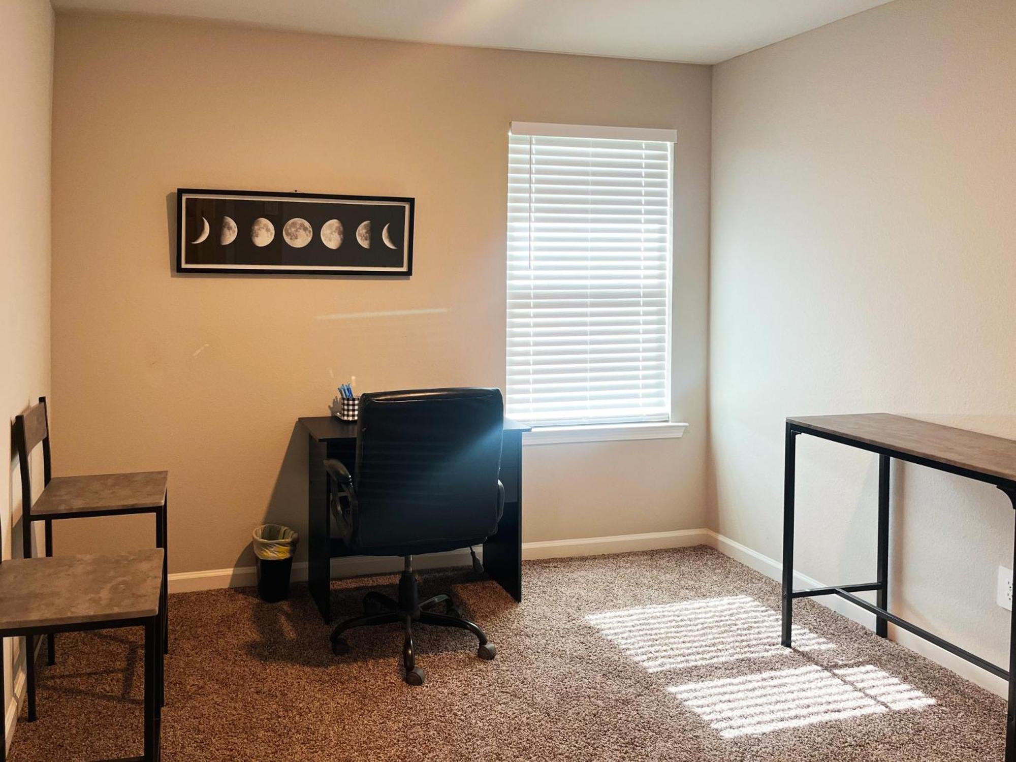 2 King Beds & Private Office Space * Lake Charles