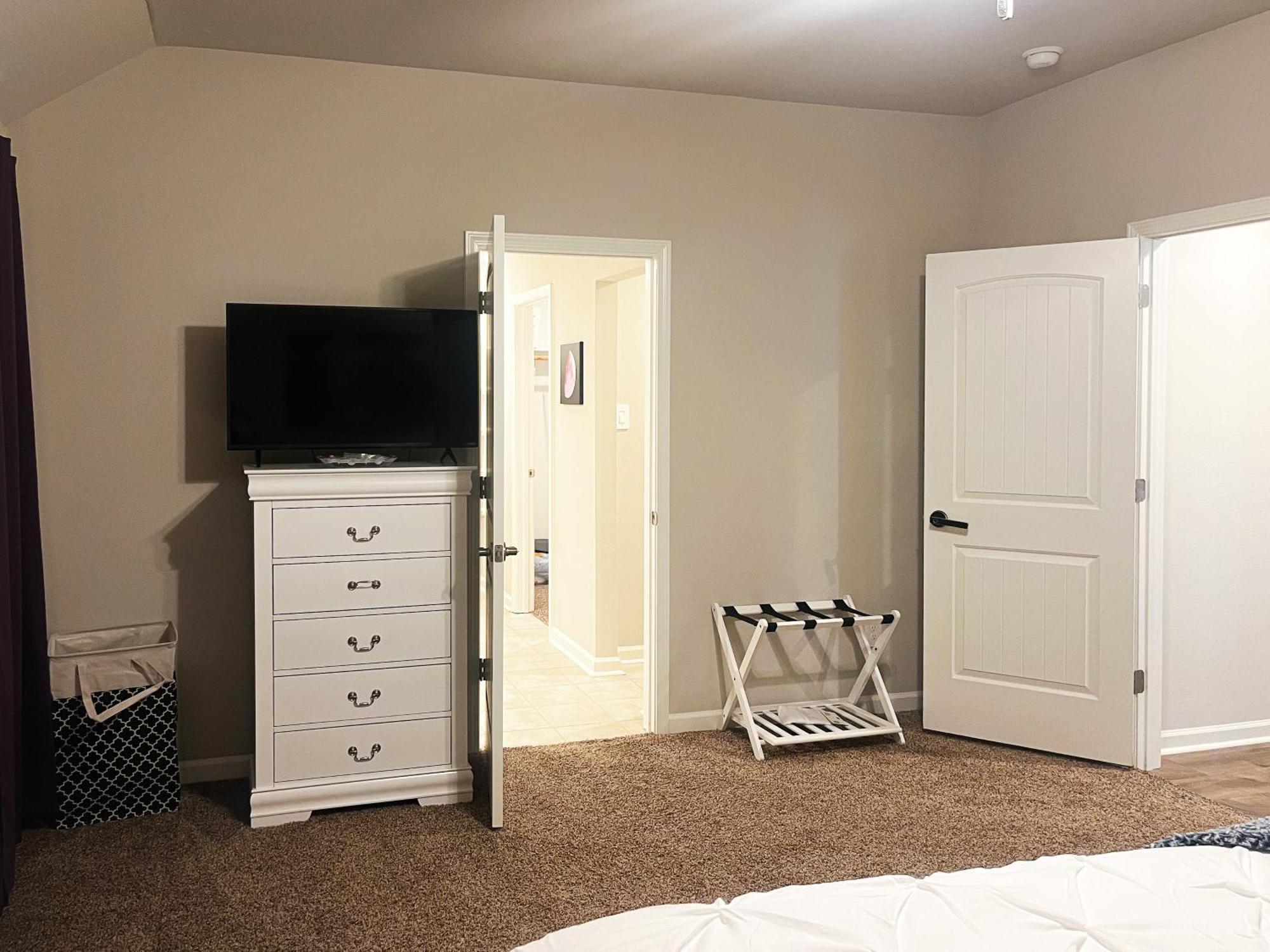 2 King Beds & Private Office Space Lake Charles