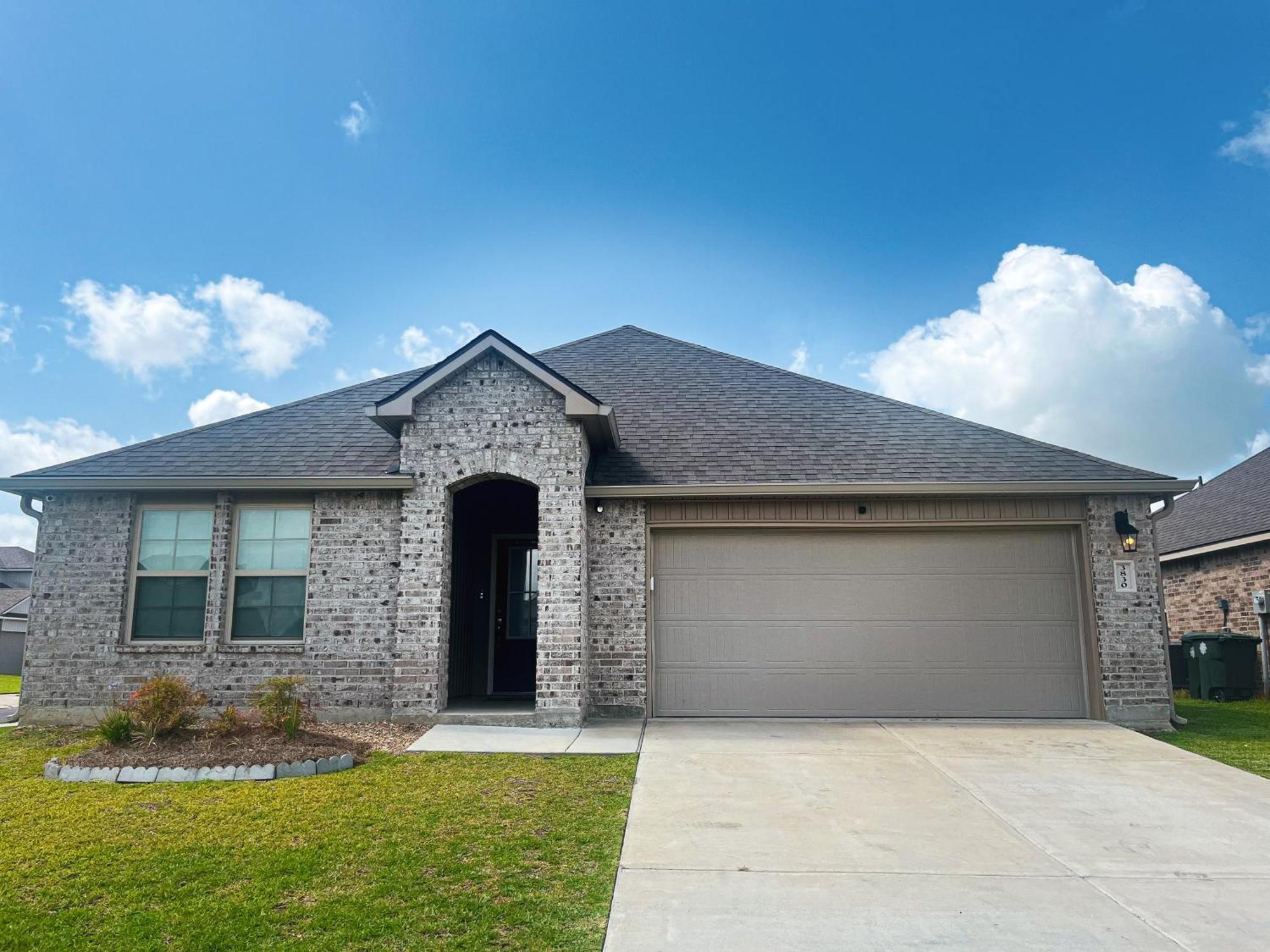 2 King Beds & Private Office Space * Lake Charles