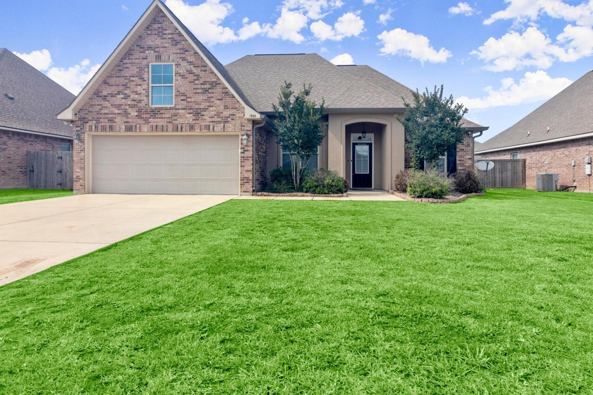 Tailored For Working Professionals At Thibs Crib * Lake Charles