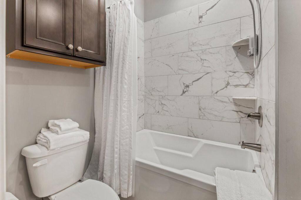 Luxury 2 Bedroom Townhouse #6 * Lake Charles