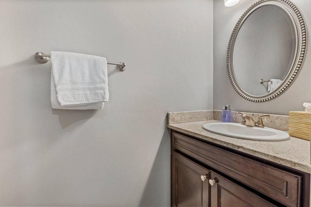 Luxury 2 Bedroom Townhouse #6 Holiday home Lake Charles