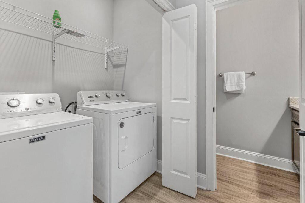 Luxury 2 Bedroom Townhouse #6 *