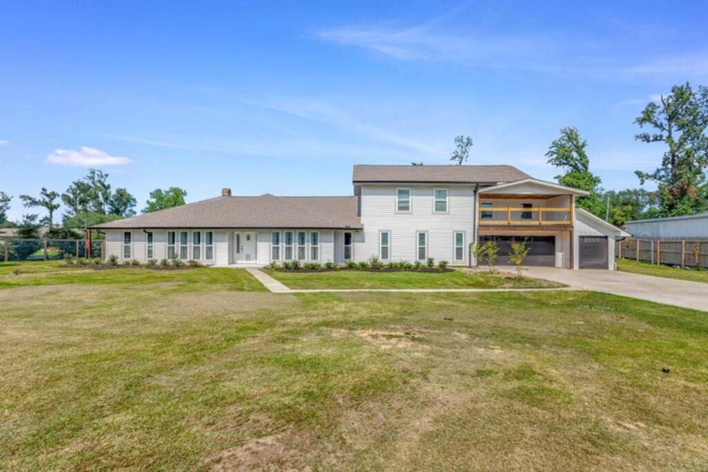 Holiday home 5 Bedroom In Charles