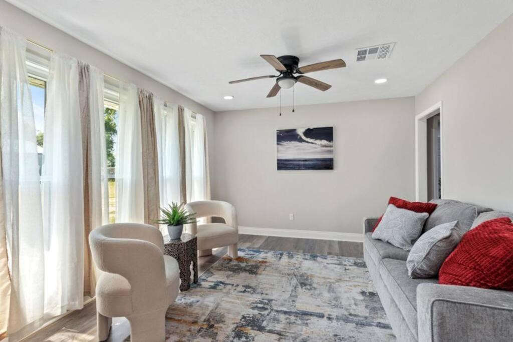 5 Bedroom In Charles Lake Charles