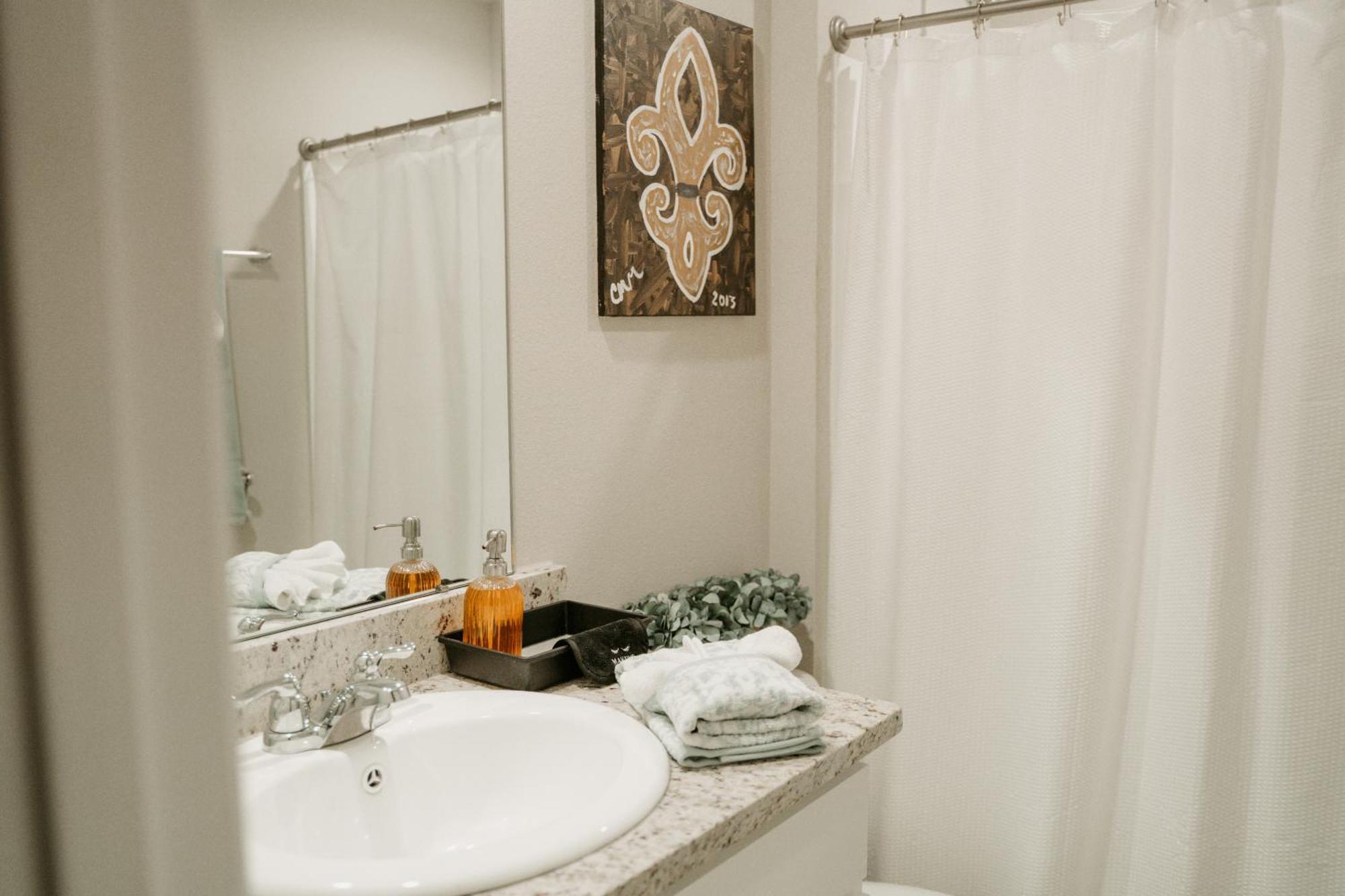Holiday home Mid-term Hub 2 King Beds Workspace Lake Charles