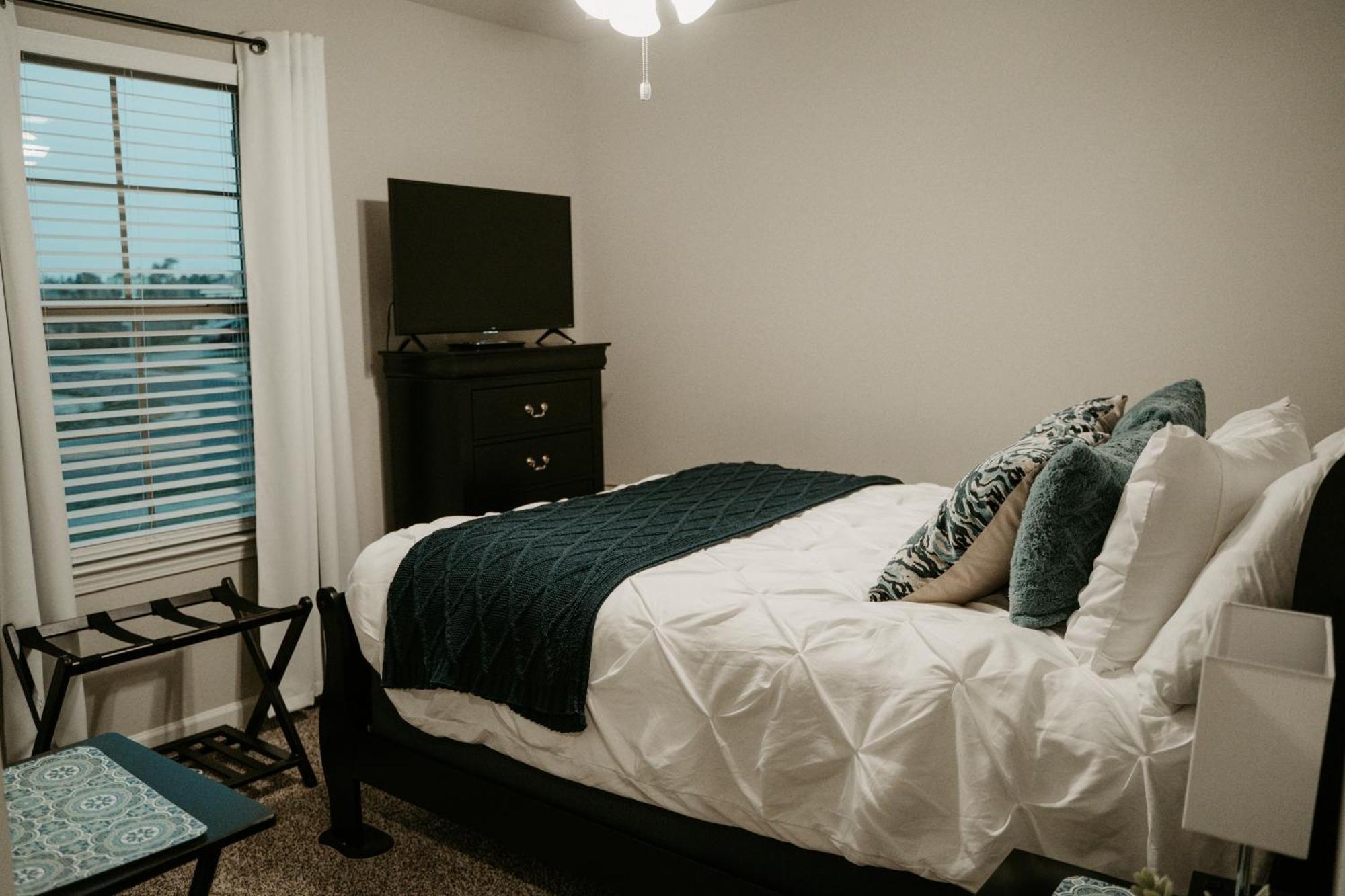 Mid-term Hub 2 King Beds Workspace Holiday home