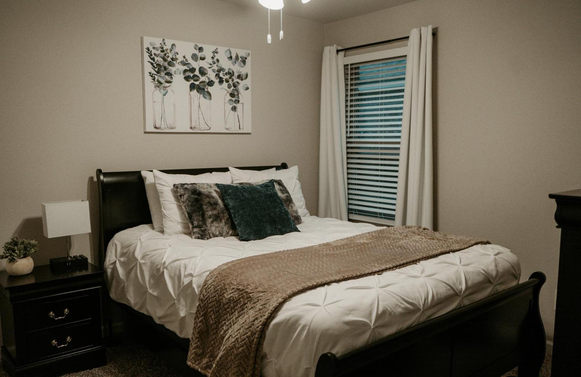 Mid-term Hub 2 King Beds Workspace Holiday home