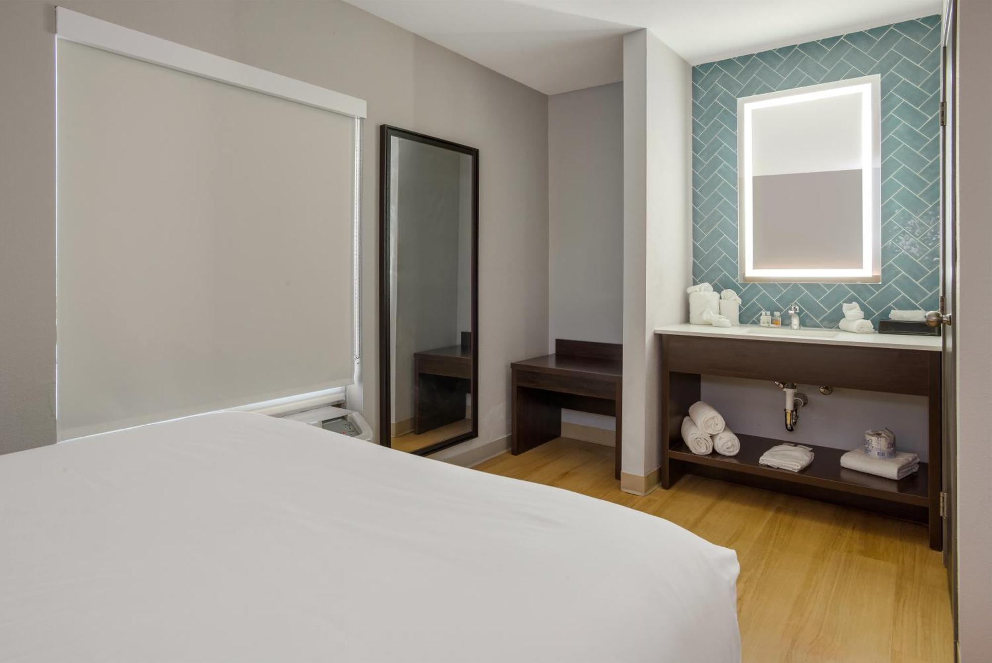 Hotel The Marco Charles 4*
